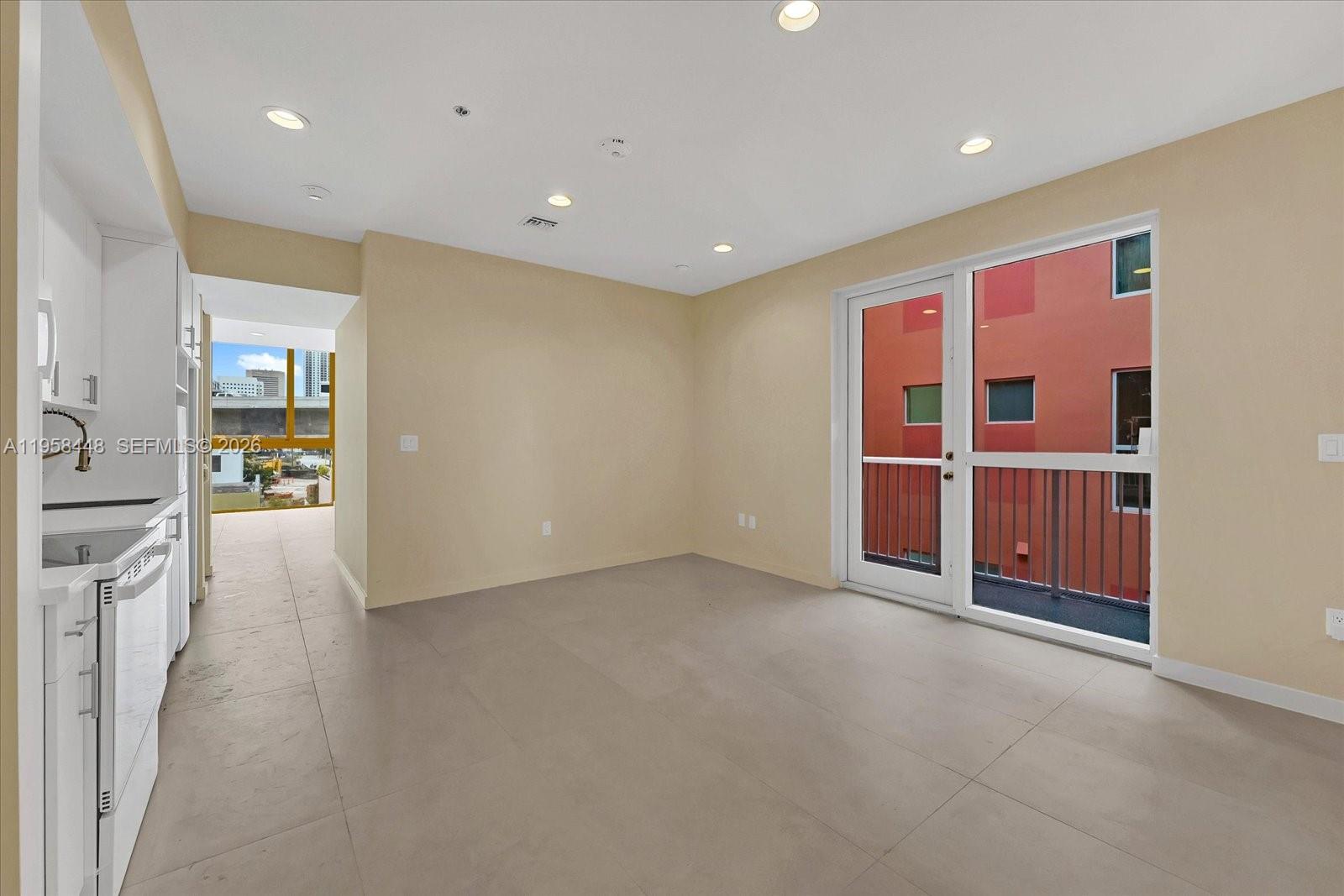 123 NW 14th St # 302