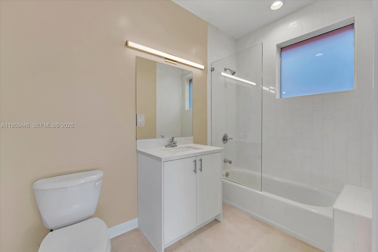 123 NW 14th St # 302