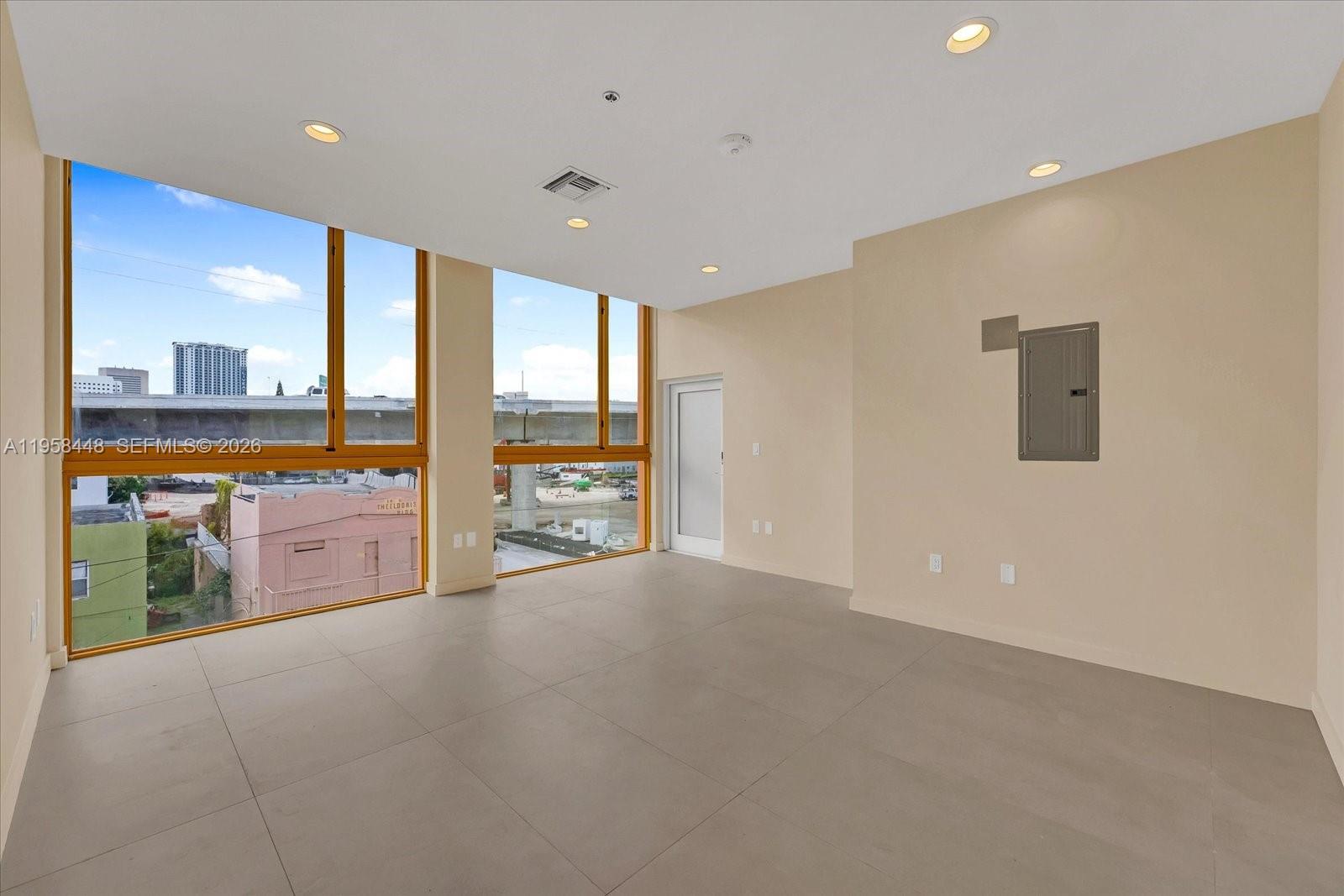 123 NW 14th St # 302