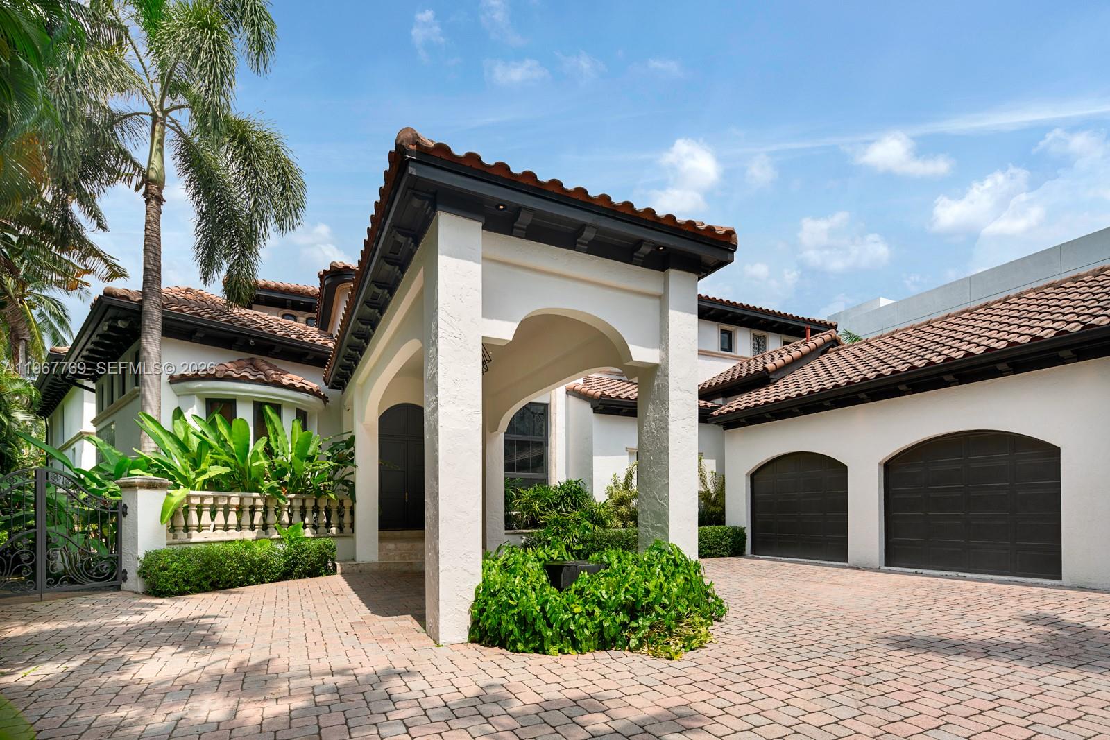 432 S Hibiscus Dr