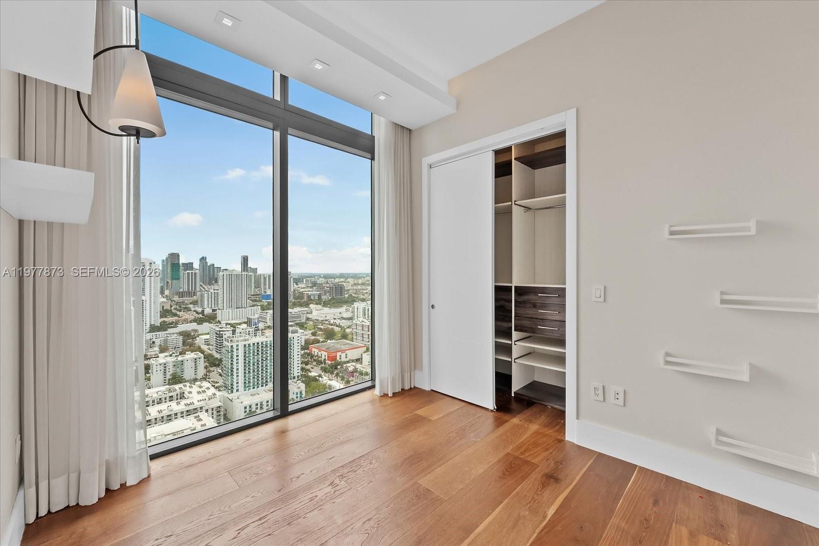 460 NE 28th St # 4104