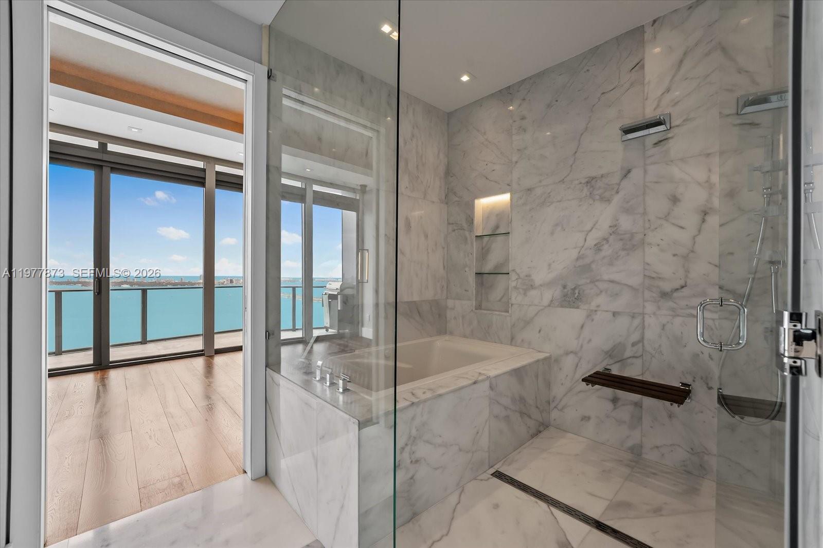 460 NE 28th St # 4104