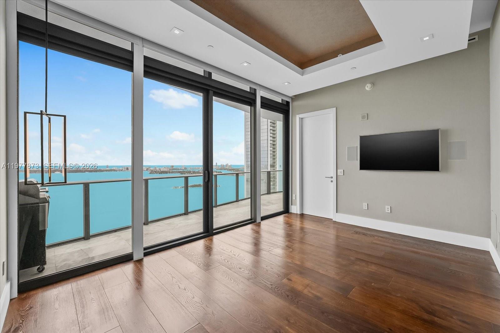 460 NE 28th St # 4104