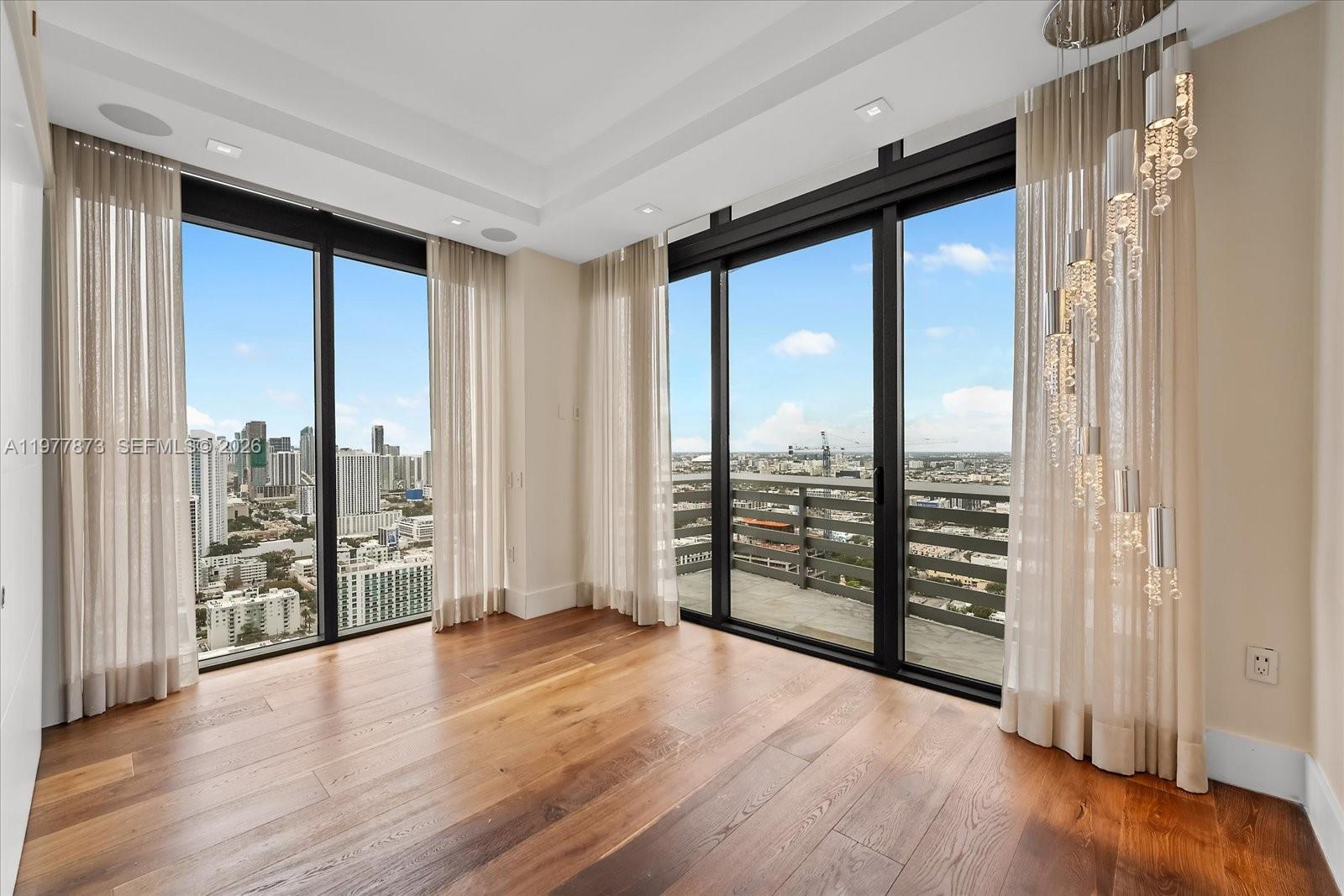 460 NE 28th St # 4104