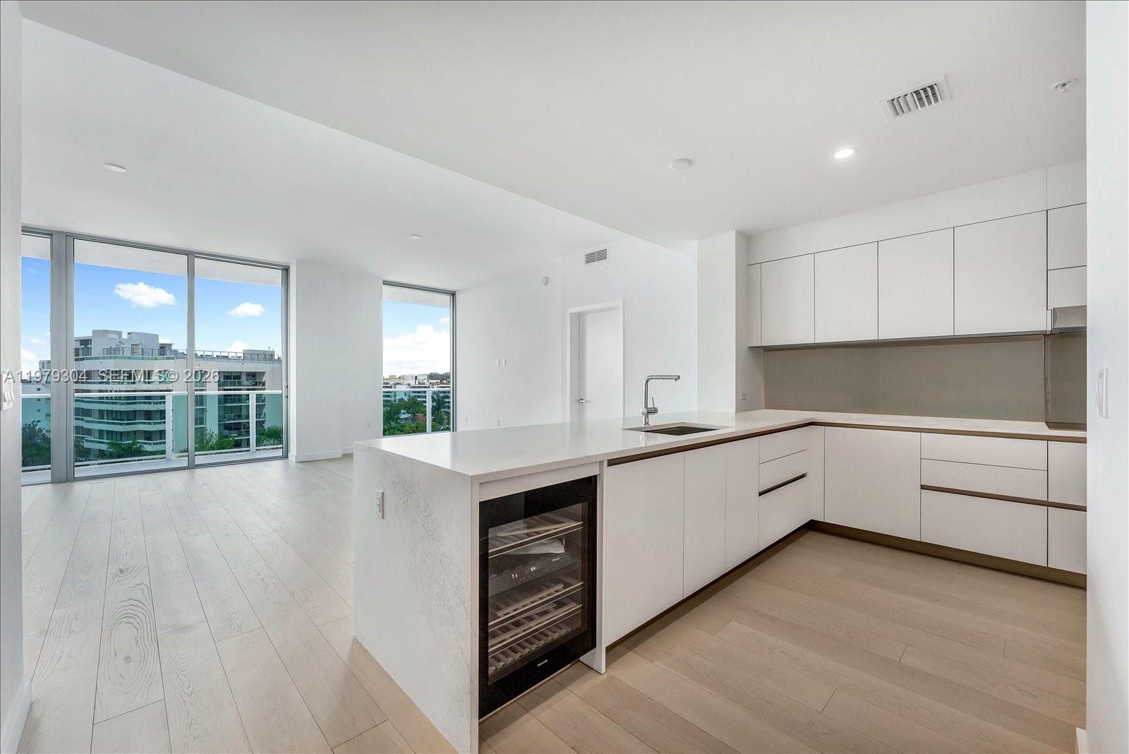 9201 E Bay Harbor Dr # 710