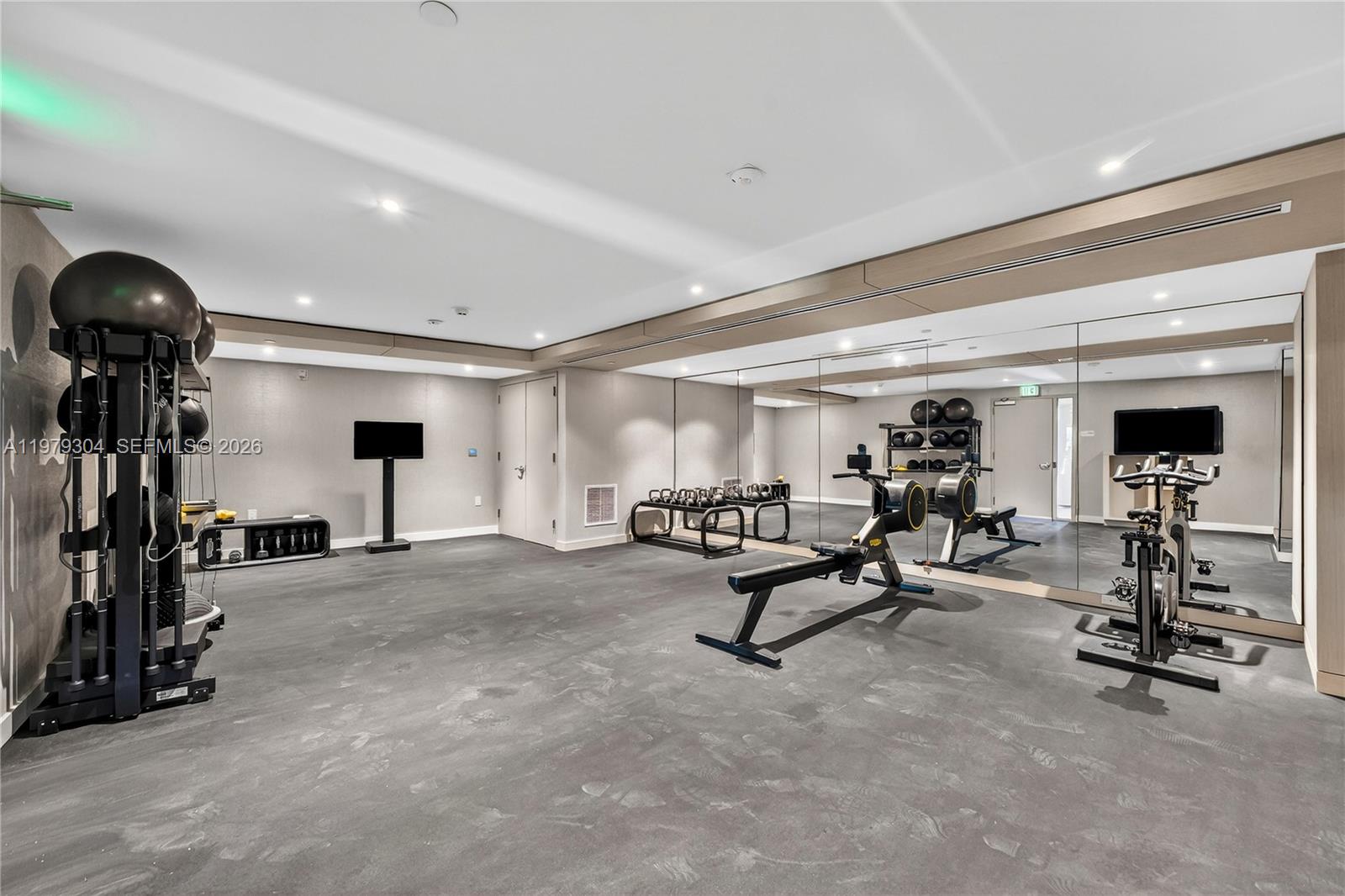 9201 E Bay Harbor Dr # 710