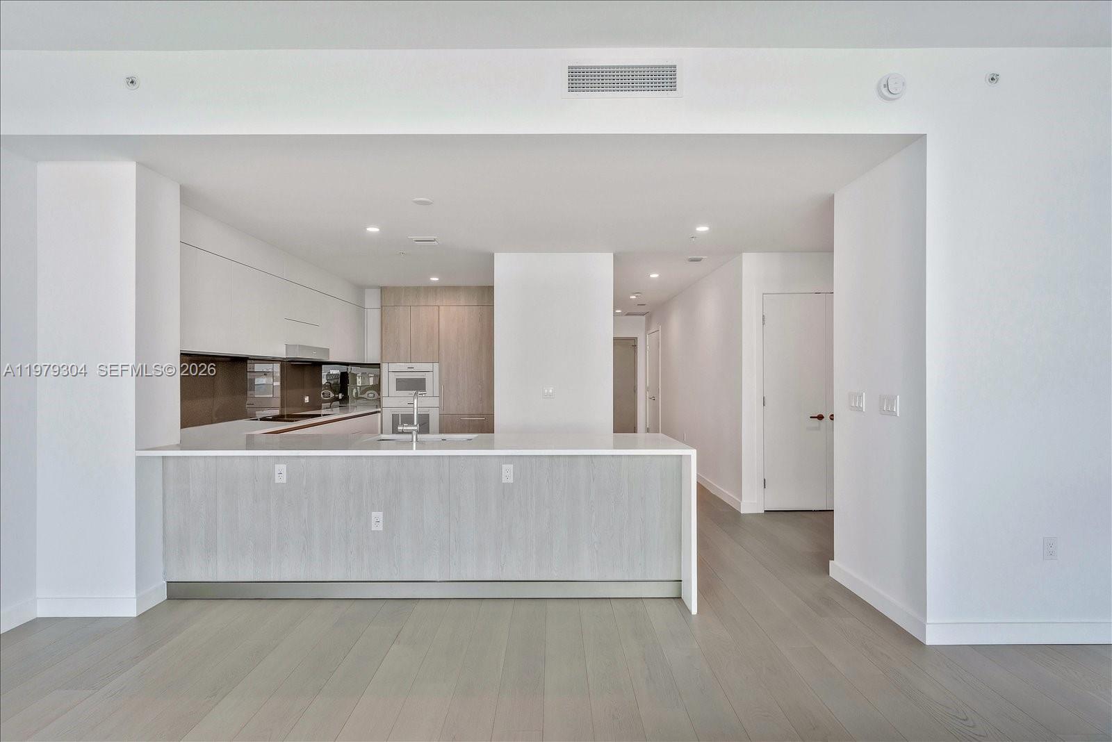 9201 E Bay Harbor Dr # 710