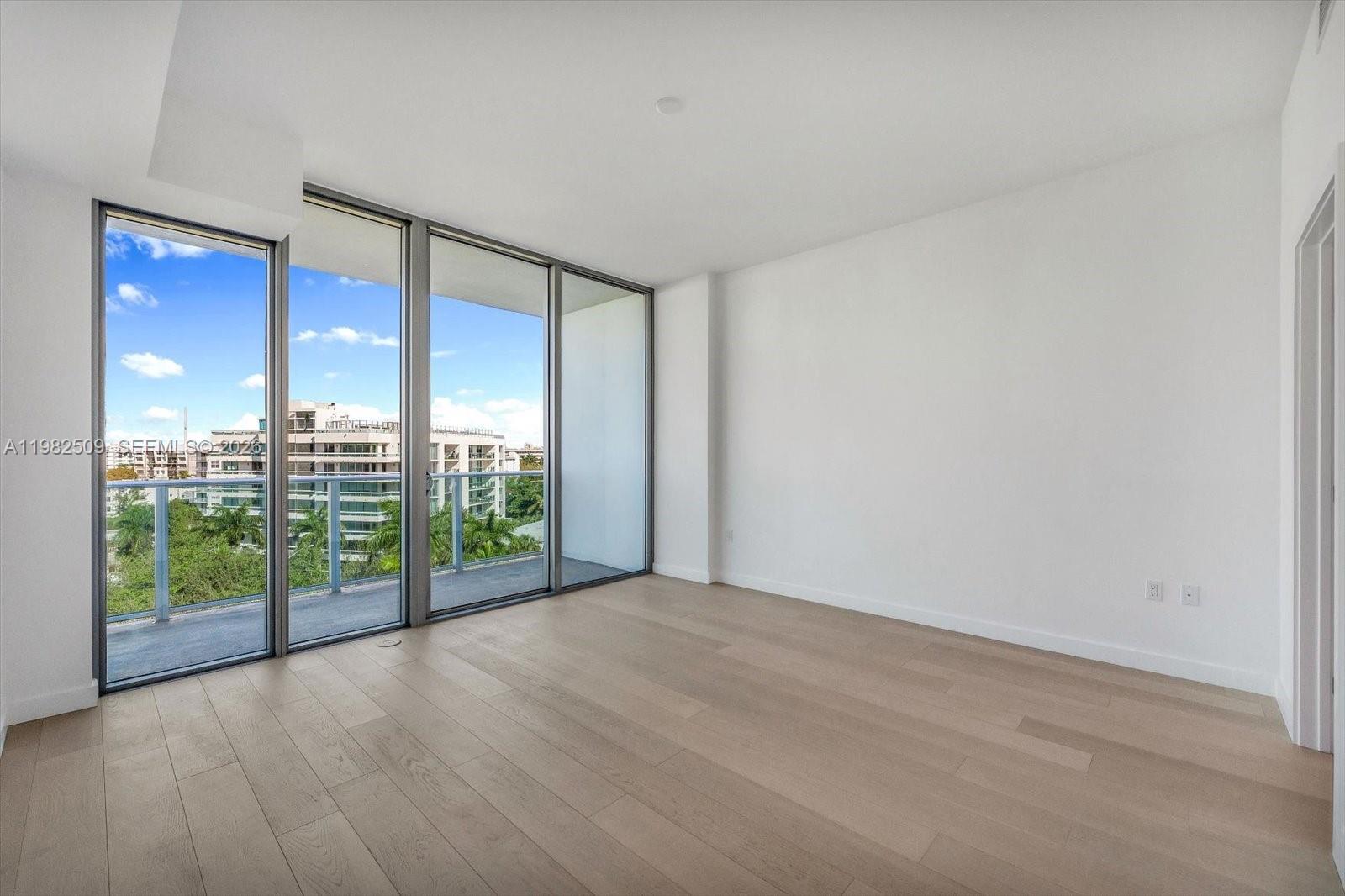 9201 E Bay Harbor Dr # 702