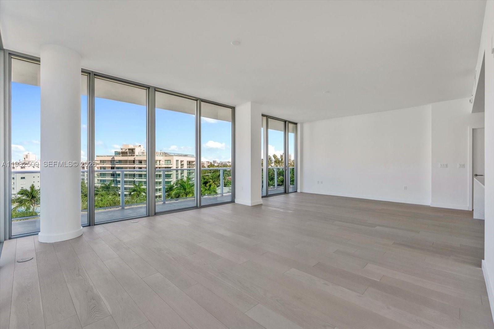 9201 E Bay Harbor Dr # 702