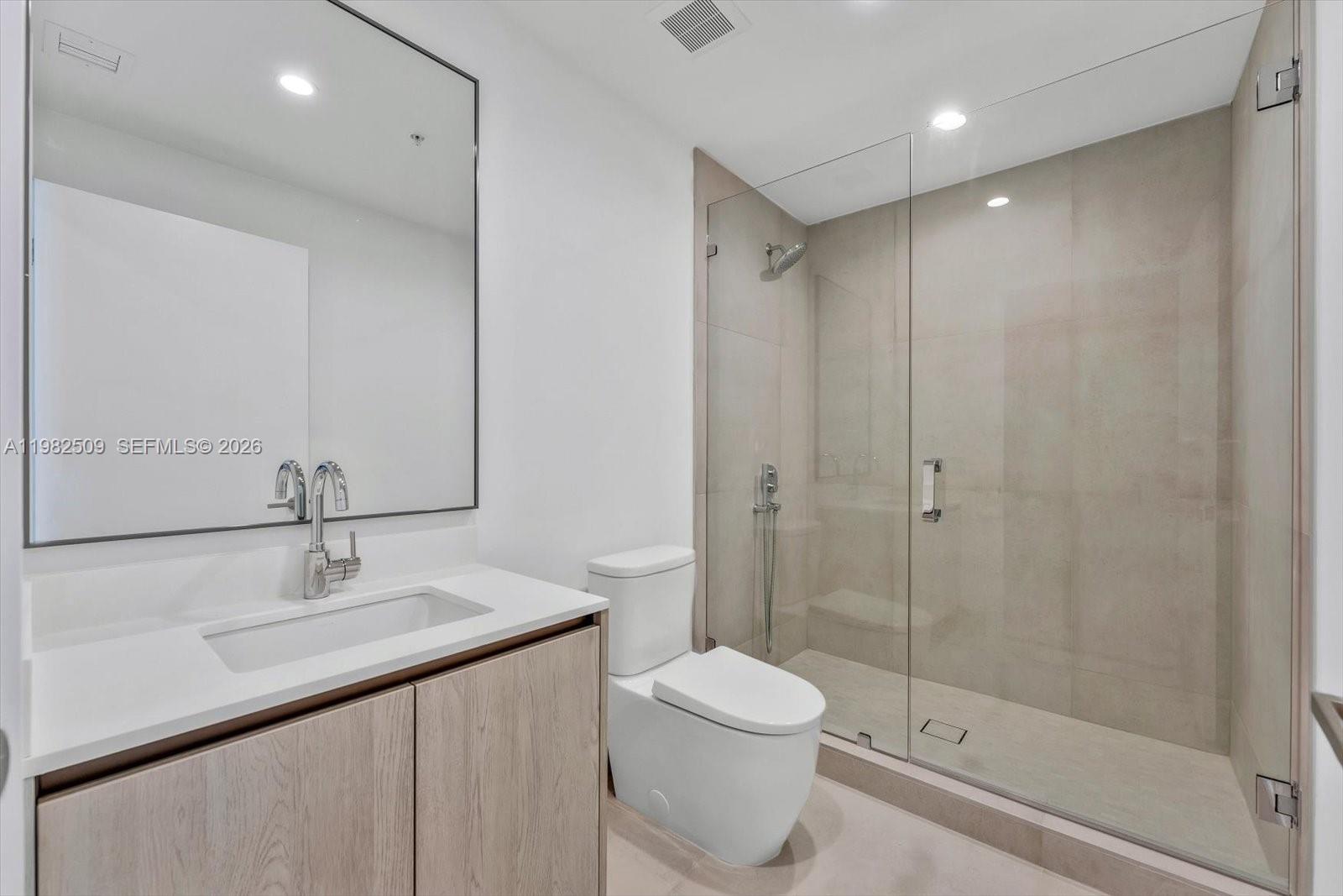 9201 E Bay Harbor Dr # 702