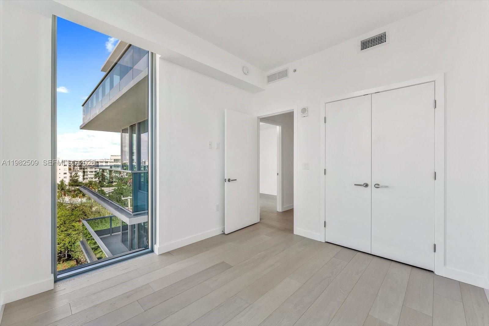 9201 E Bay Harbor Dr # 702