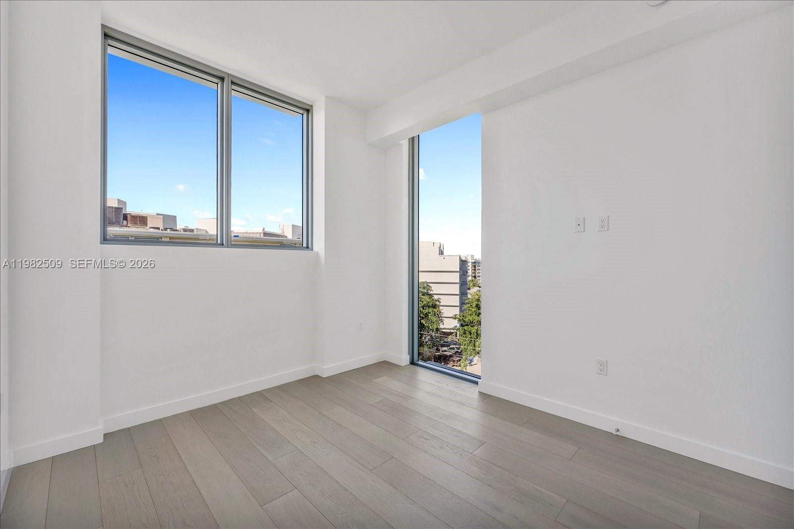 9201 E Bay Harbor Dr # 702