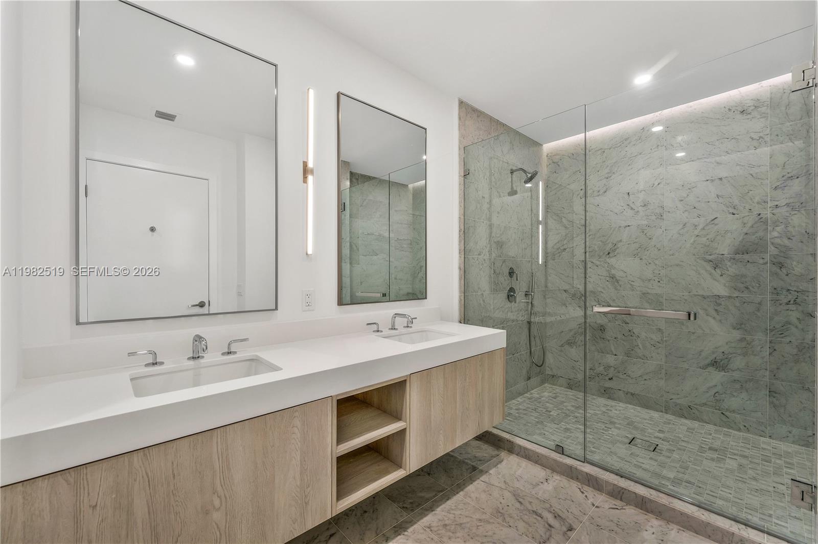 9201 E Bay Harbor Dr # 804