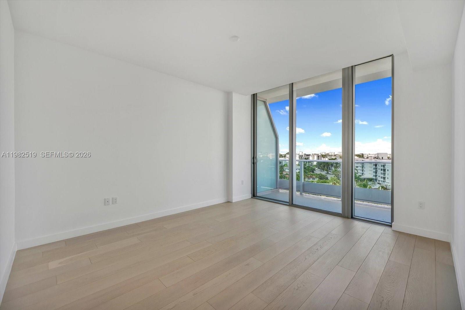 9201 E Bay Harbor Dr # 804