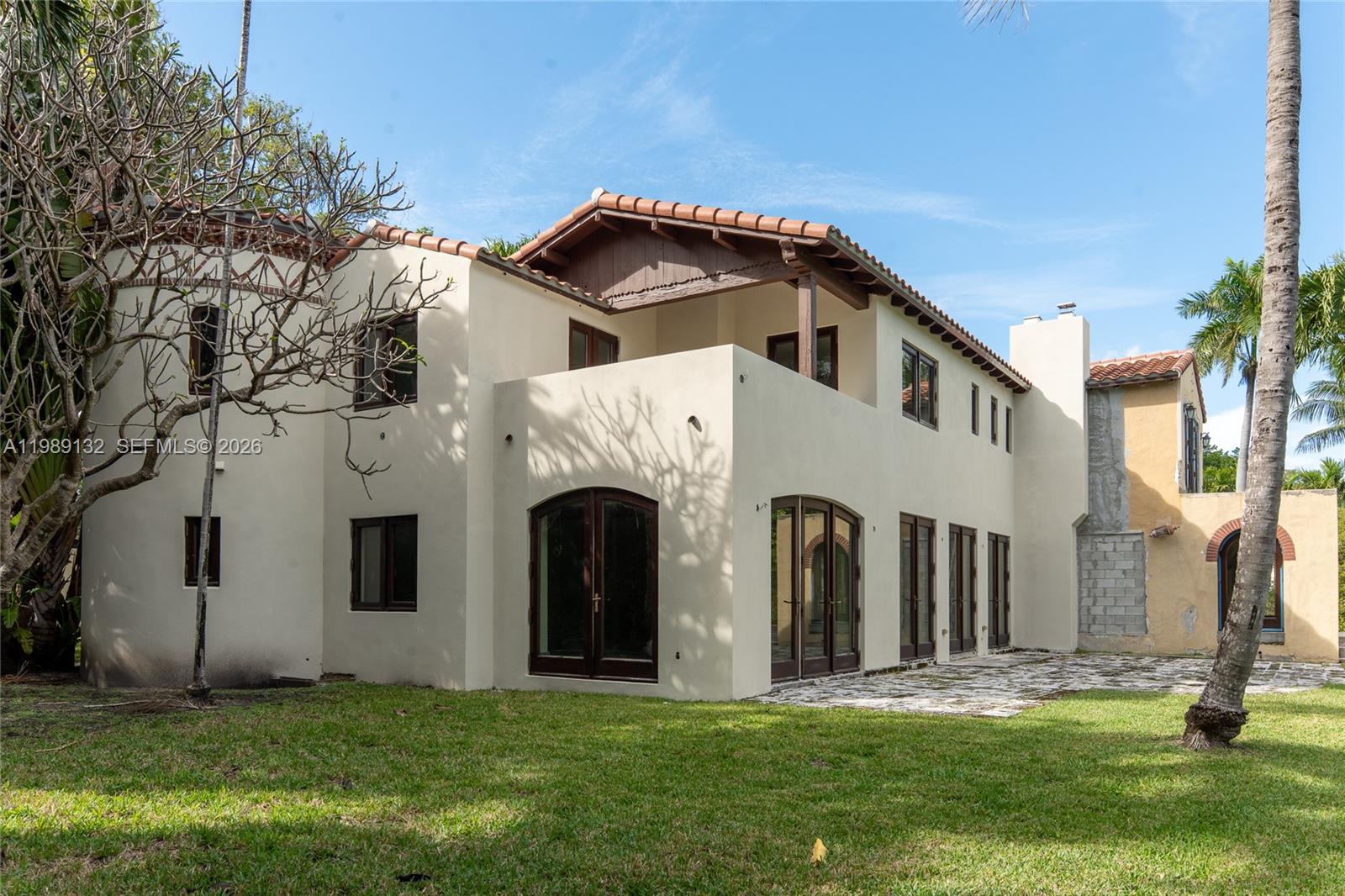 5005 Lakeview Dr