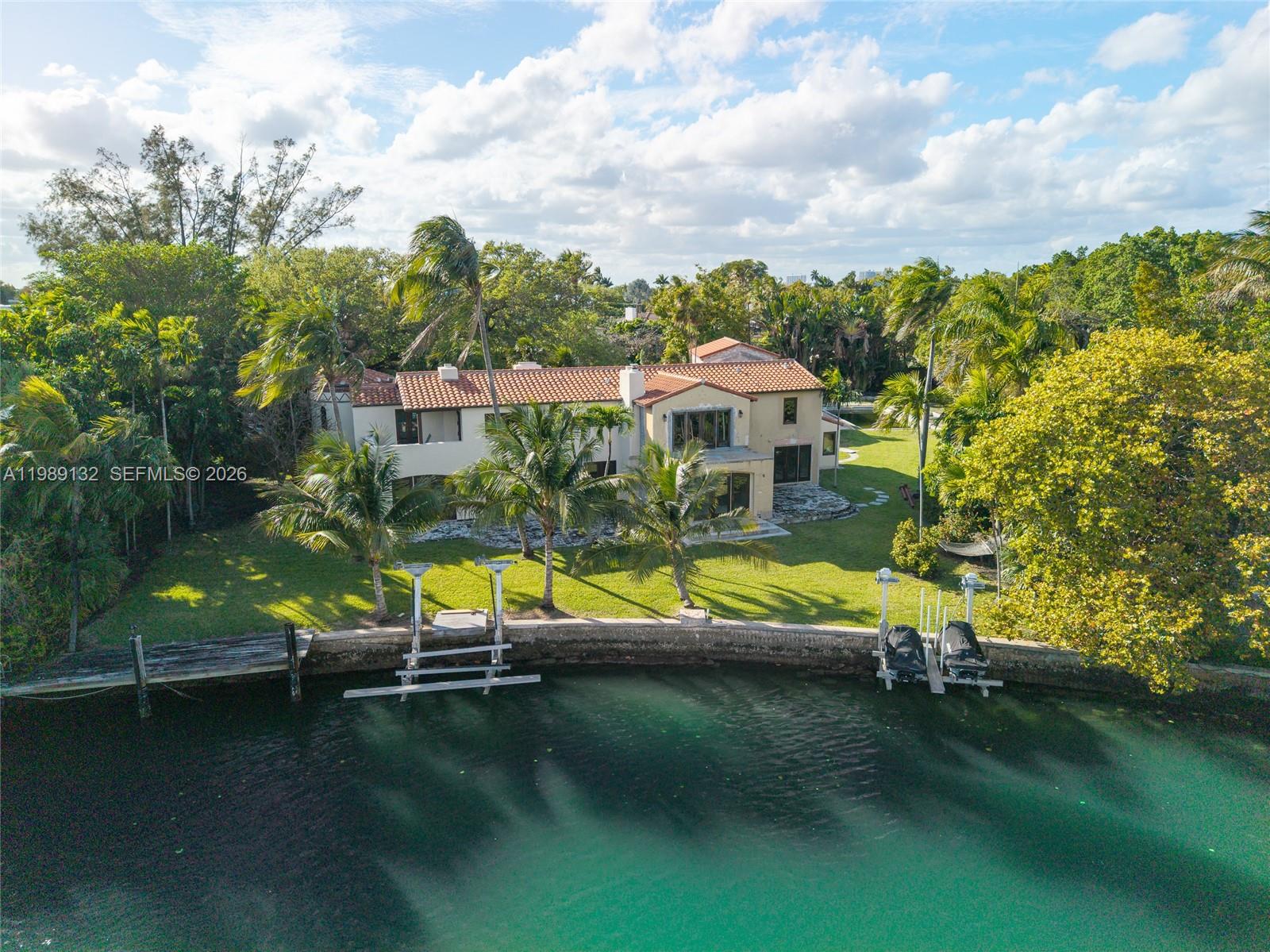 5005 Lakeview Dr