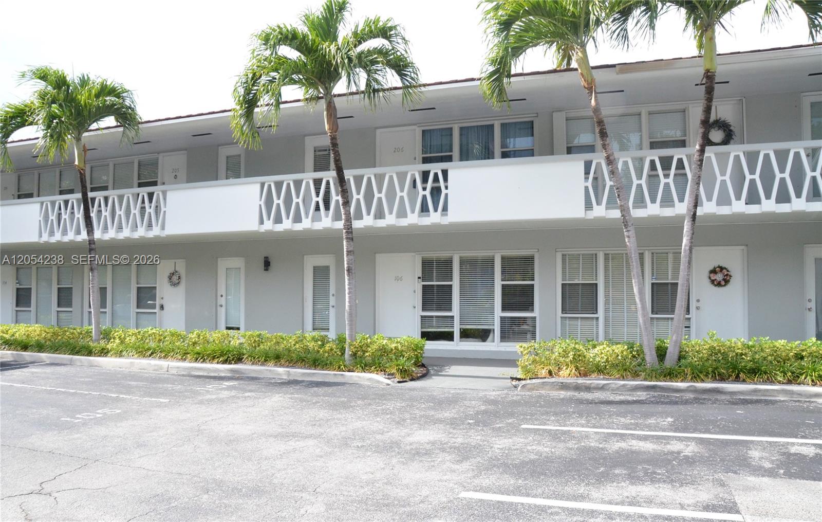 35 Edgewater Dr # 104