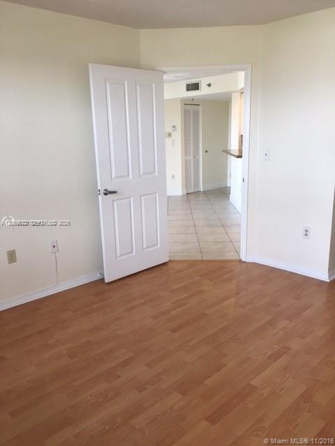 2351 Douglas Rd # 909