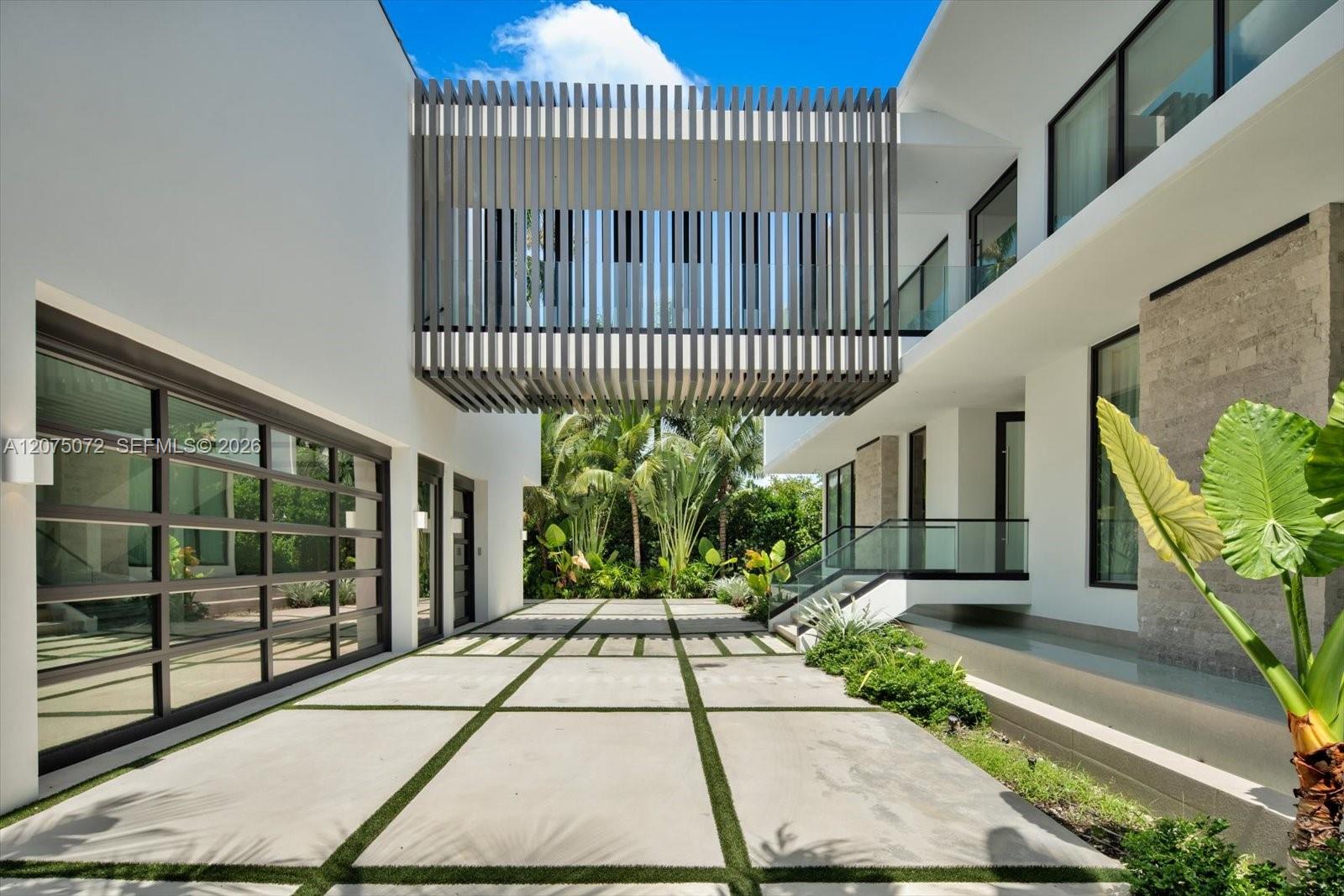 375 N Hibiscus Dr