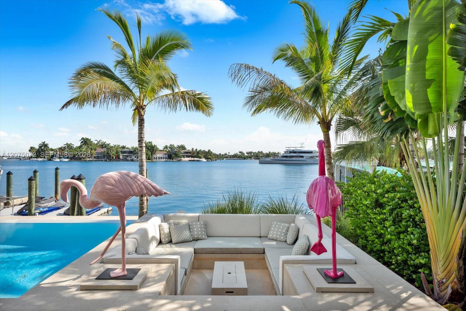 375 N Hibiscus Dr