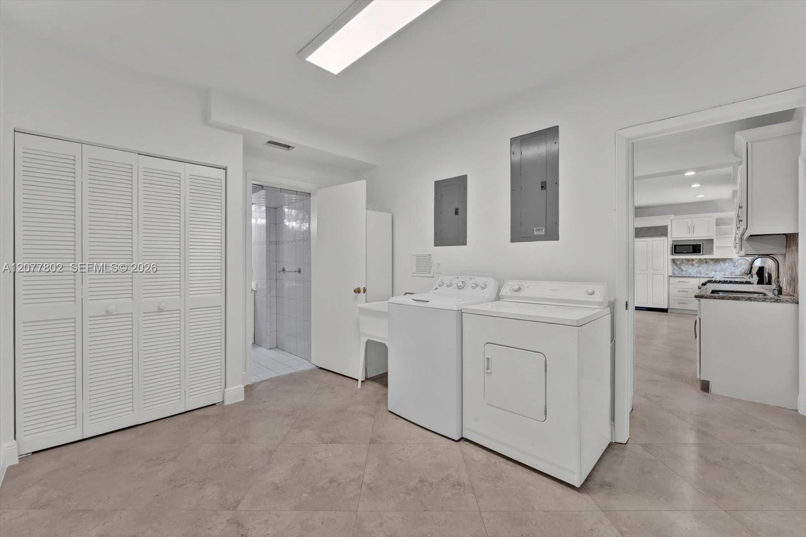 4560 Prairie Ave