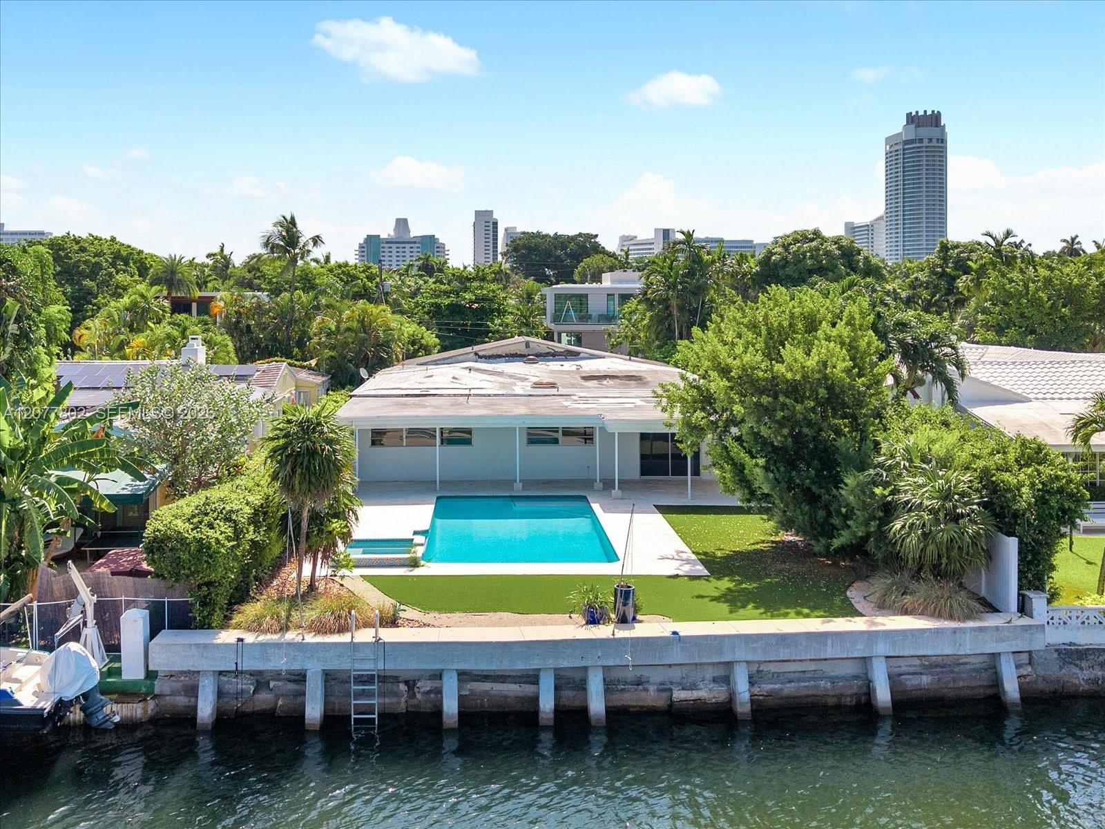 4560 Prairie Ave