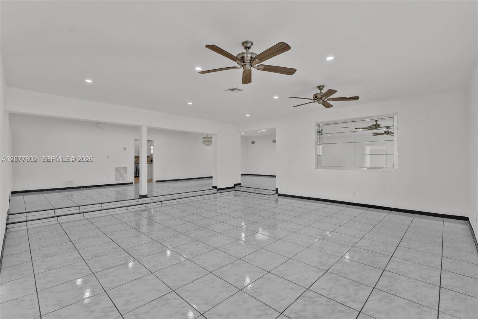 4560 Prairie Ave