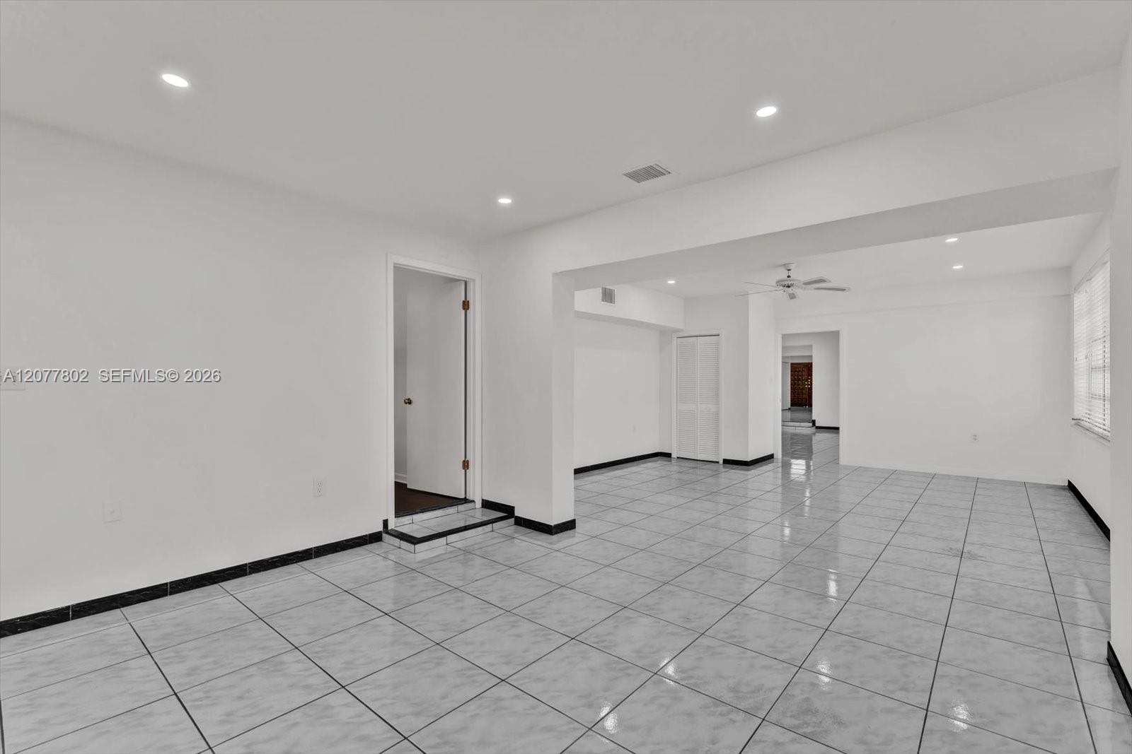 4560 Prairie Ave