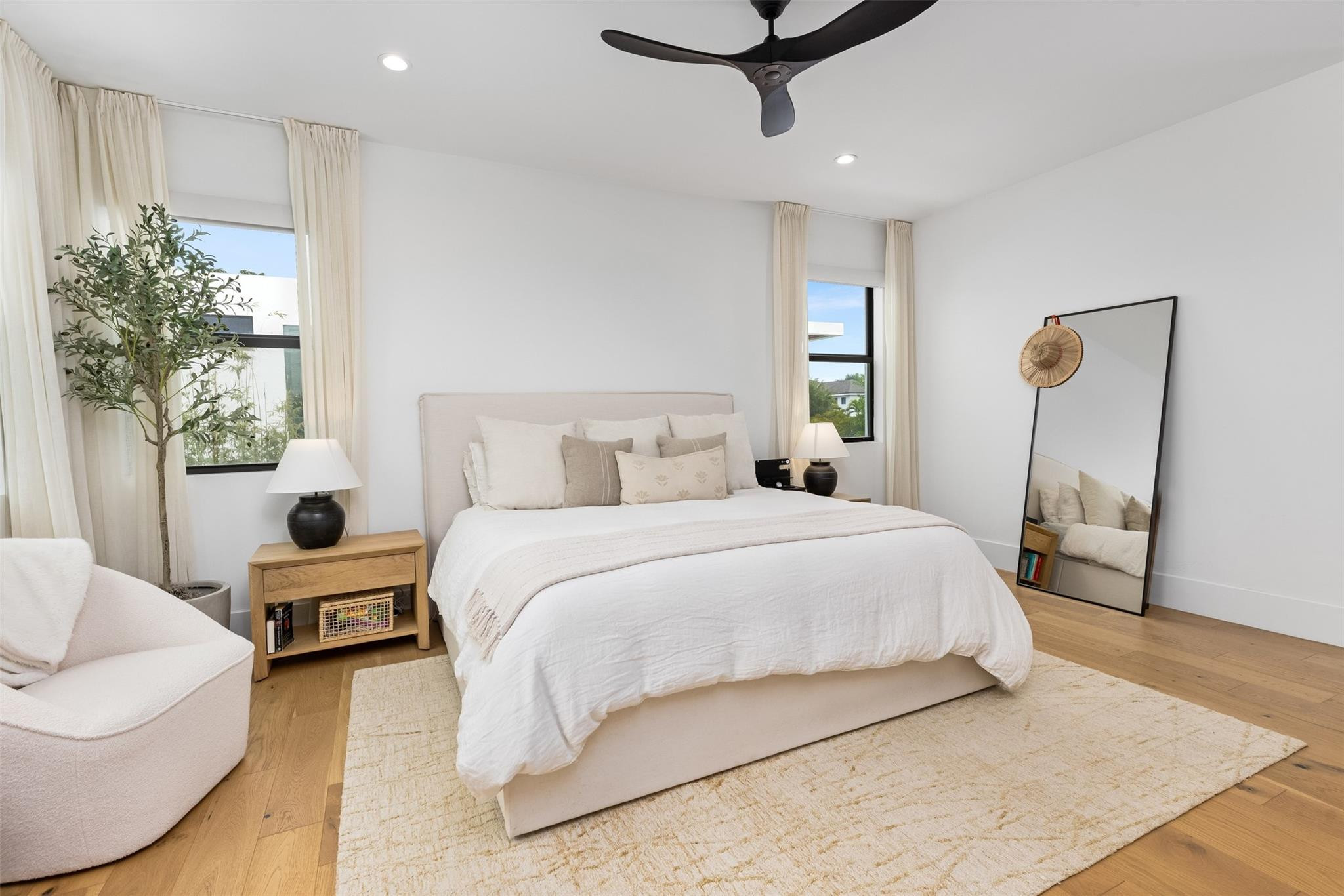 1405 NE 4th Avenue