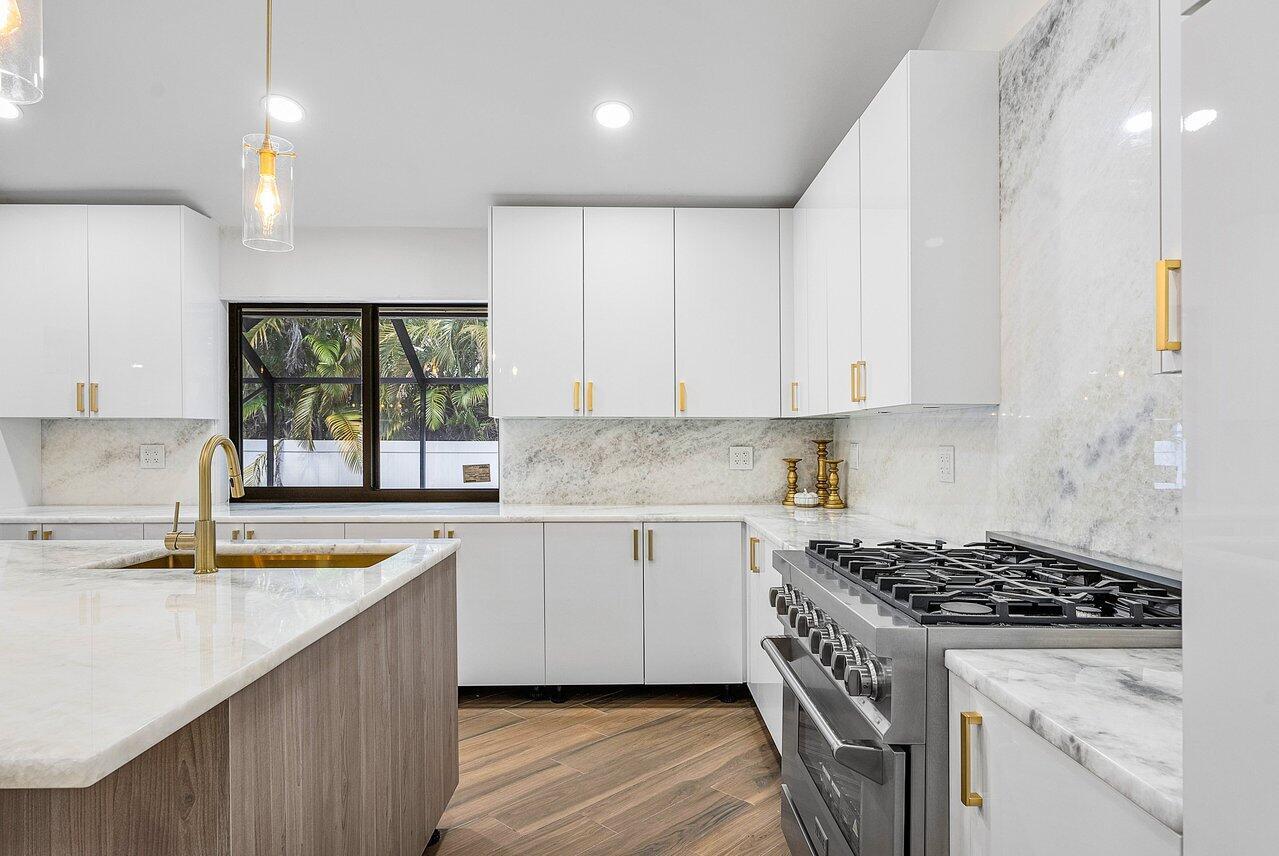 845 NE Mulberry Drive