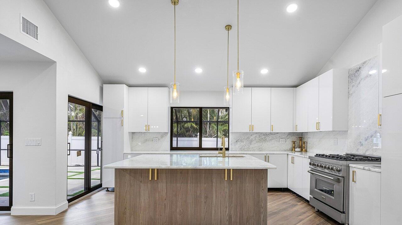 845 NE Mulberry Drive