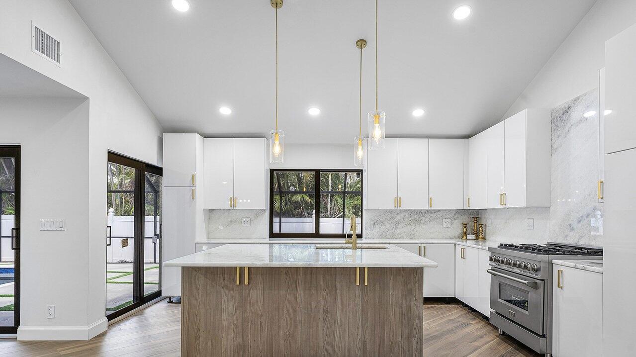 845 NE Mulberry Drive