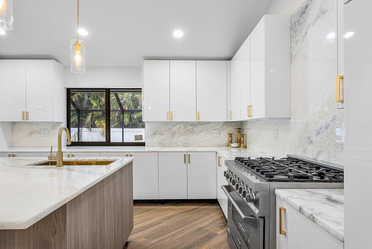 845 NE Mulberry Drive