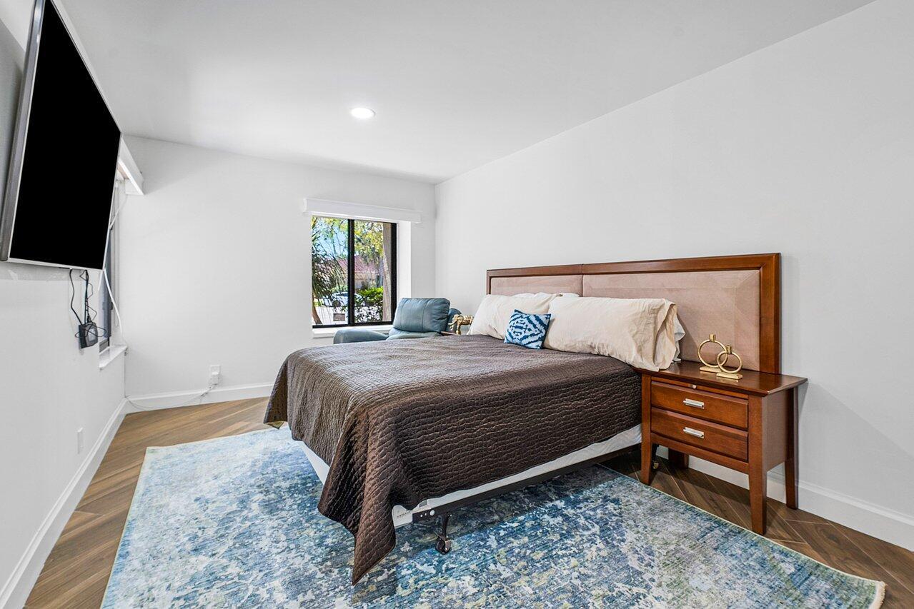 845 NE Mulberry Drive