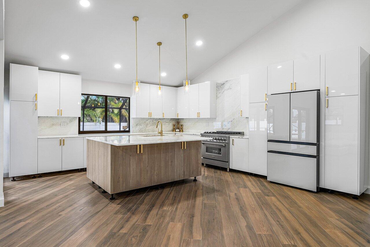 845 NE Mulberry Drive