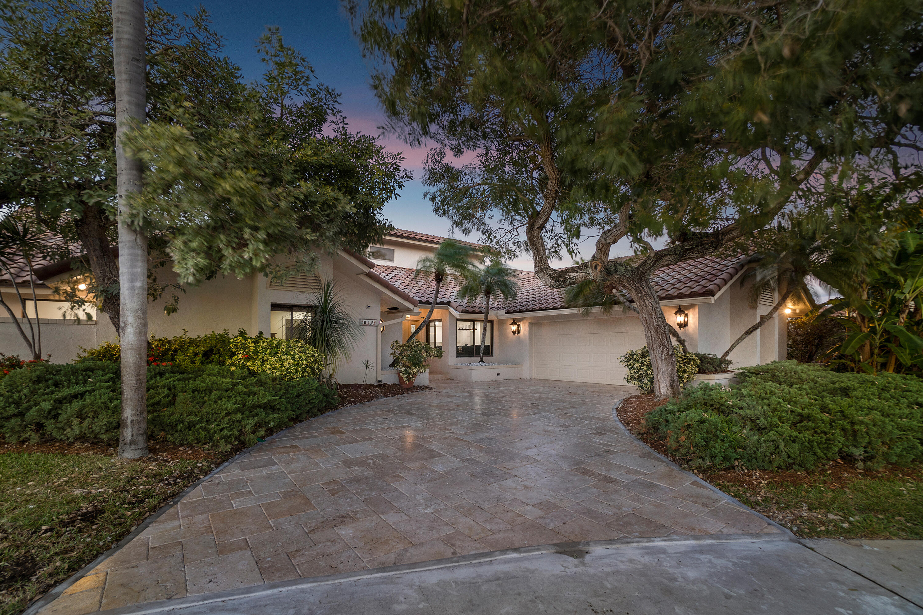 845 NE Mulberry Drive