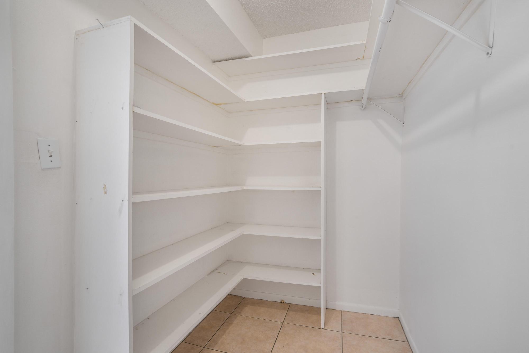 3200 Collins Avenue Unit: 2-1