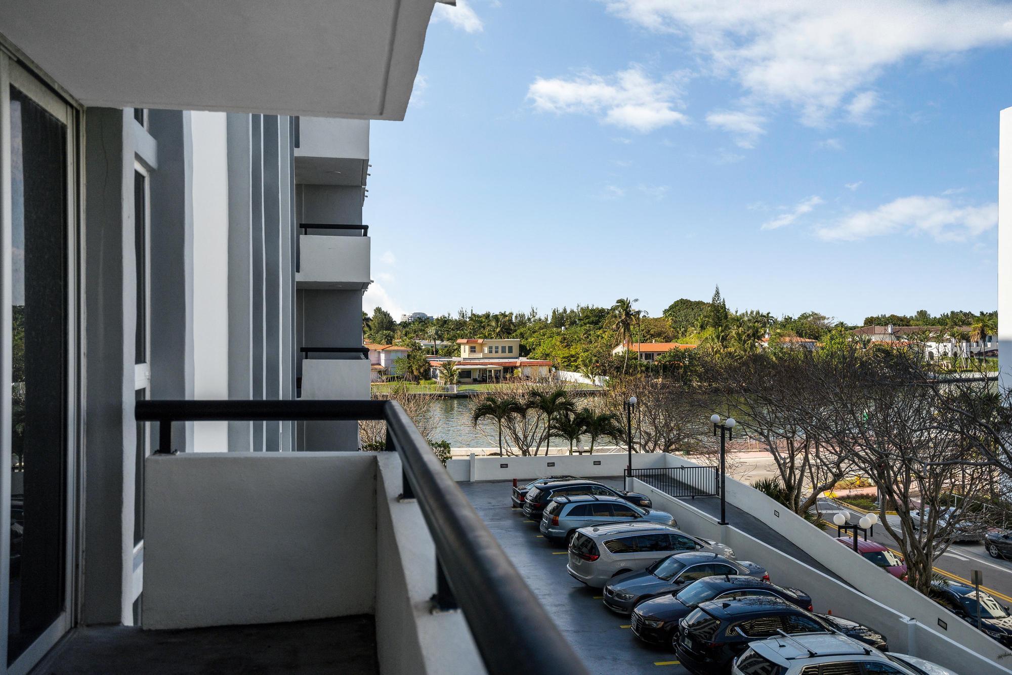 3200 Collins Avenue Unit: 2-1