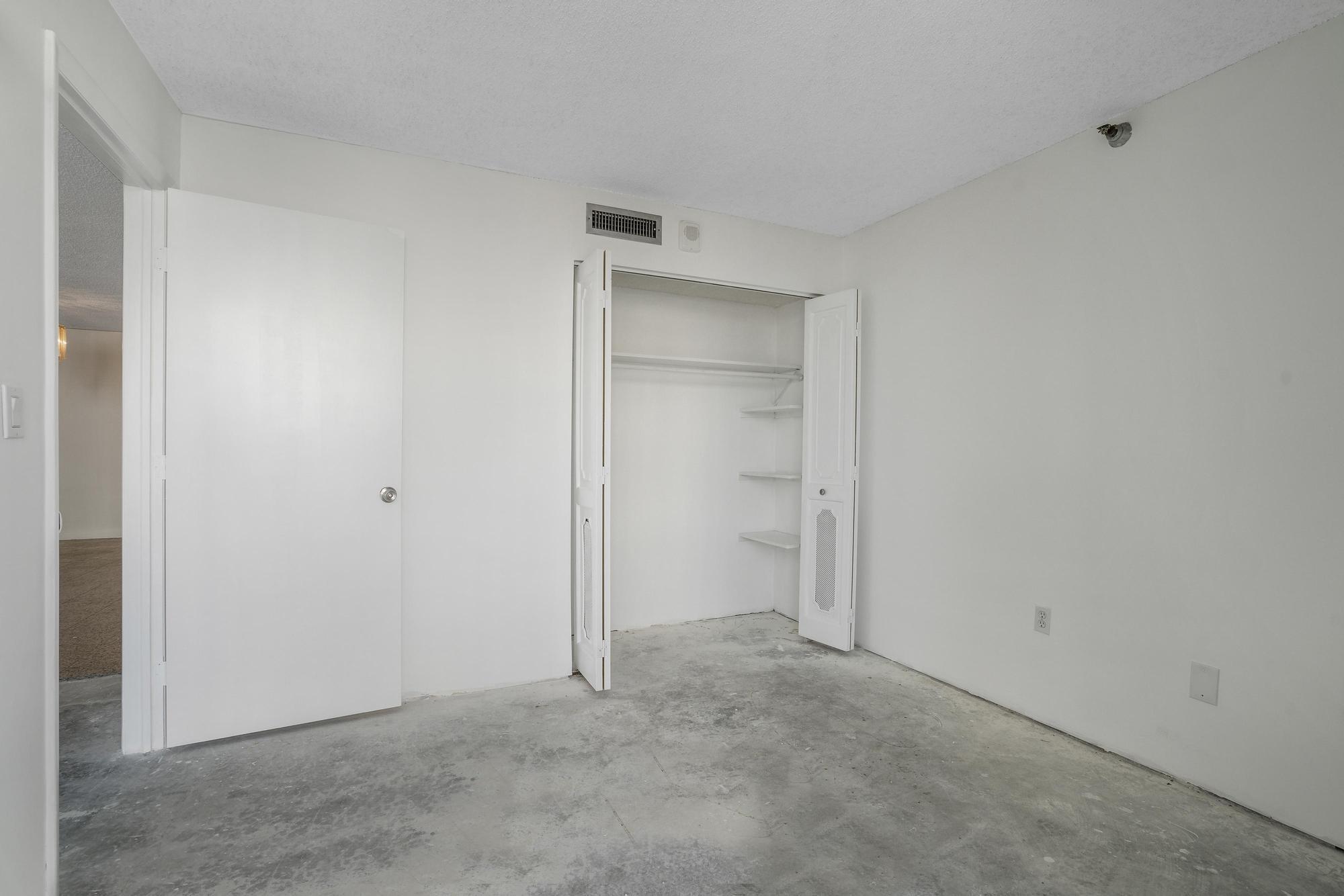 3200 Collins Avenue Unit: 2-1