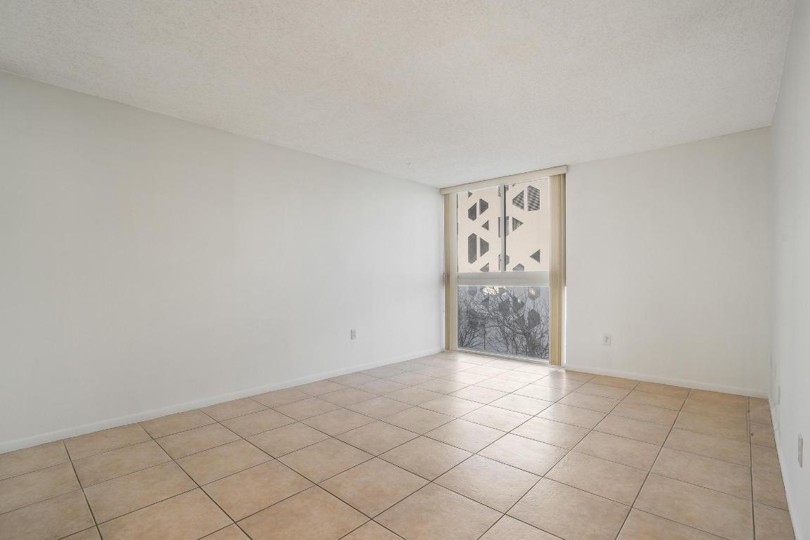 3200 Collins Avenue Unit: 2-1