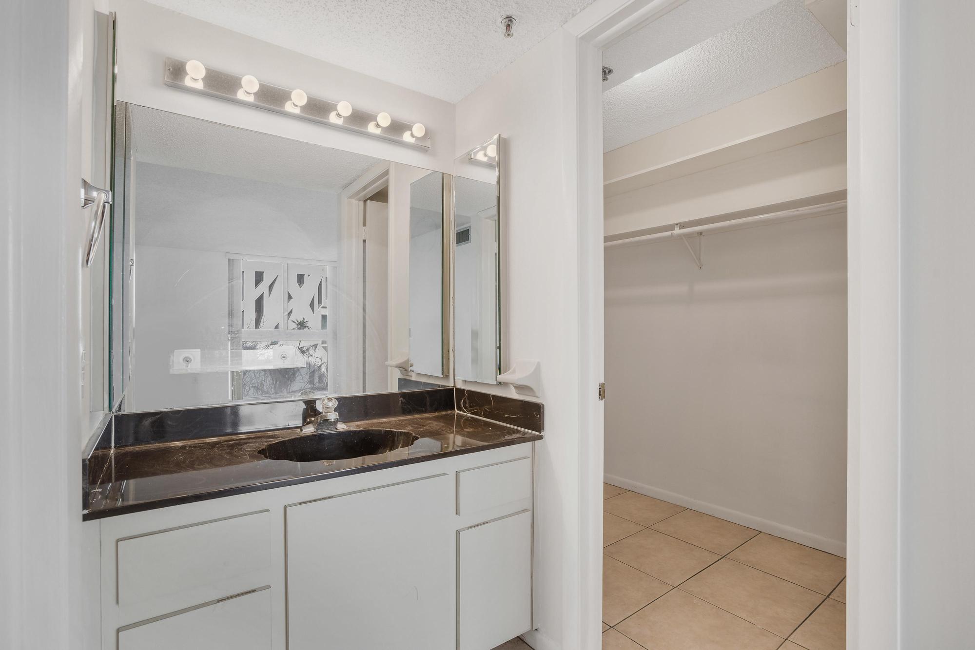 3200 Collins Avenue Unit: 2-1