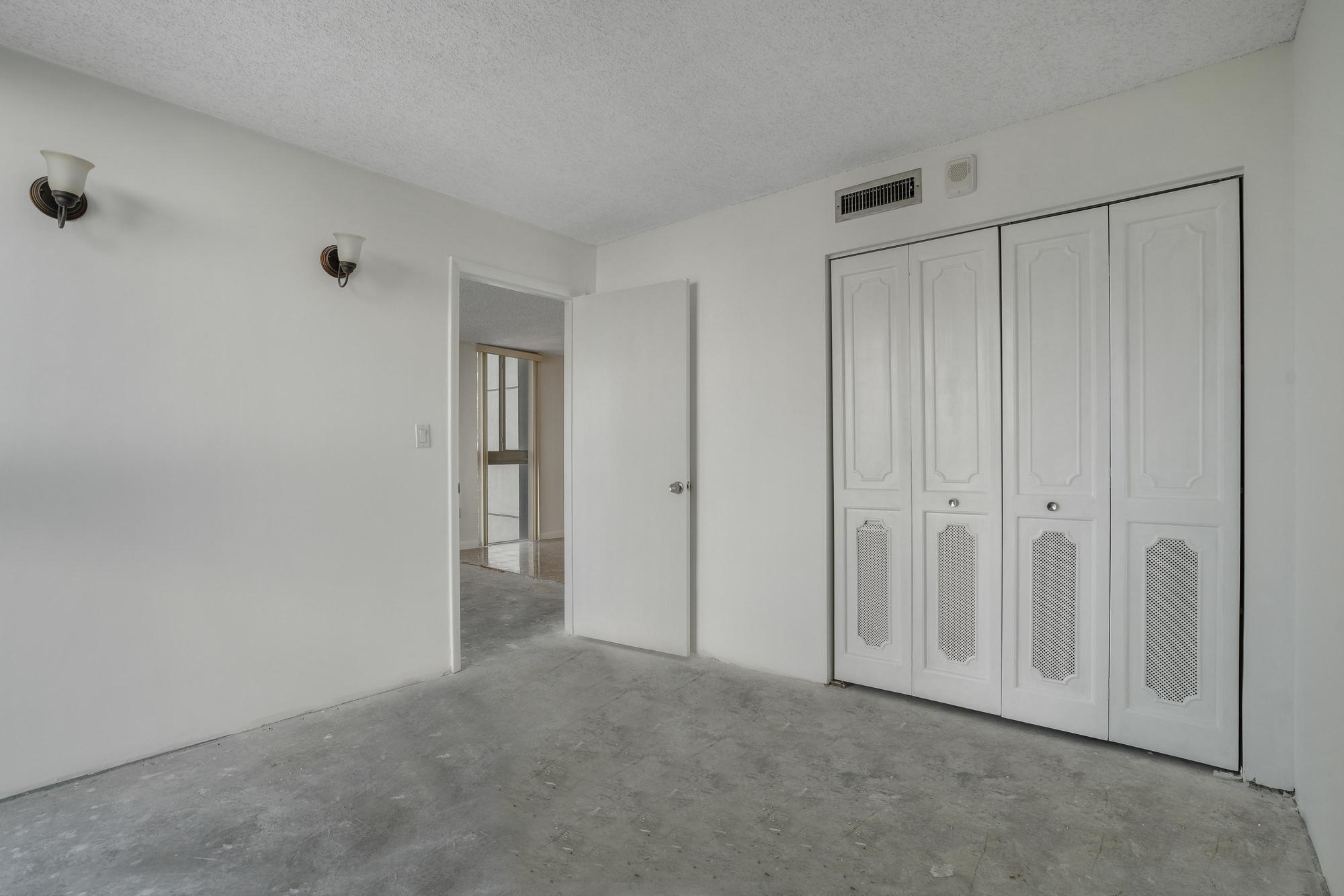 3200 Collins Avenue Unit: 2-1