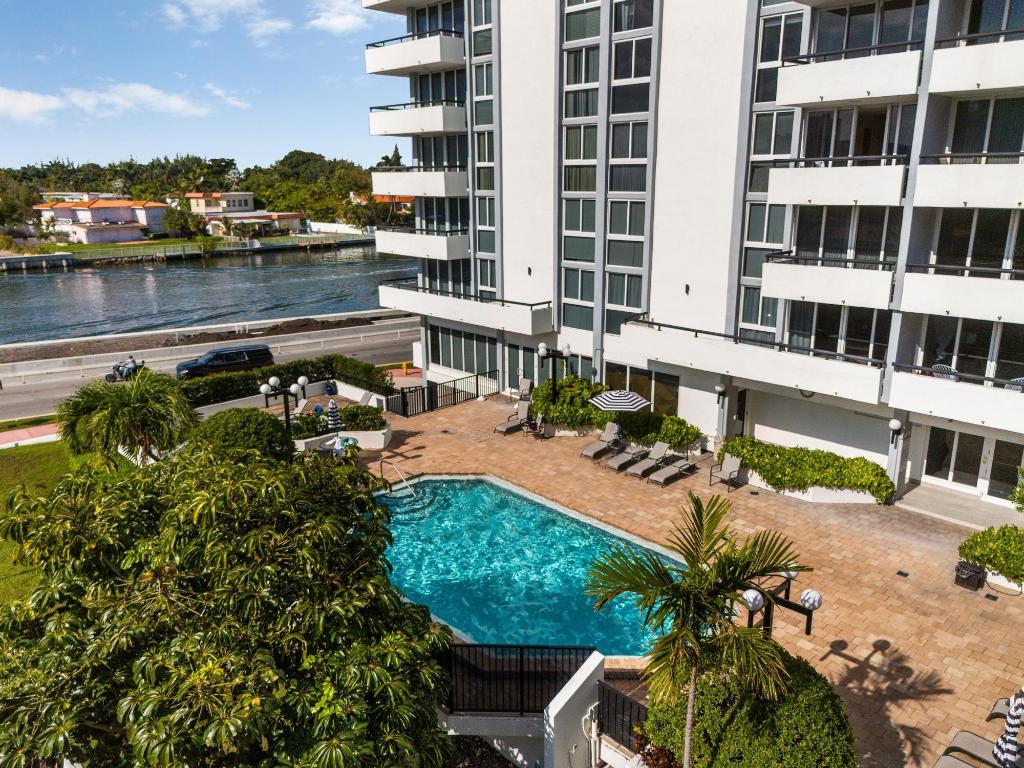 3200 Collins Avenue Unit: 2-1