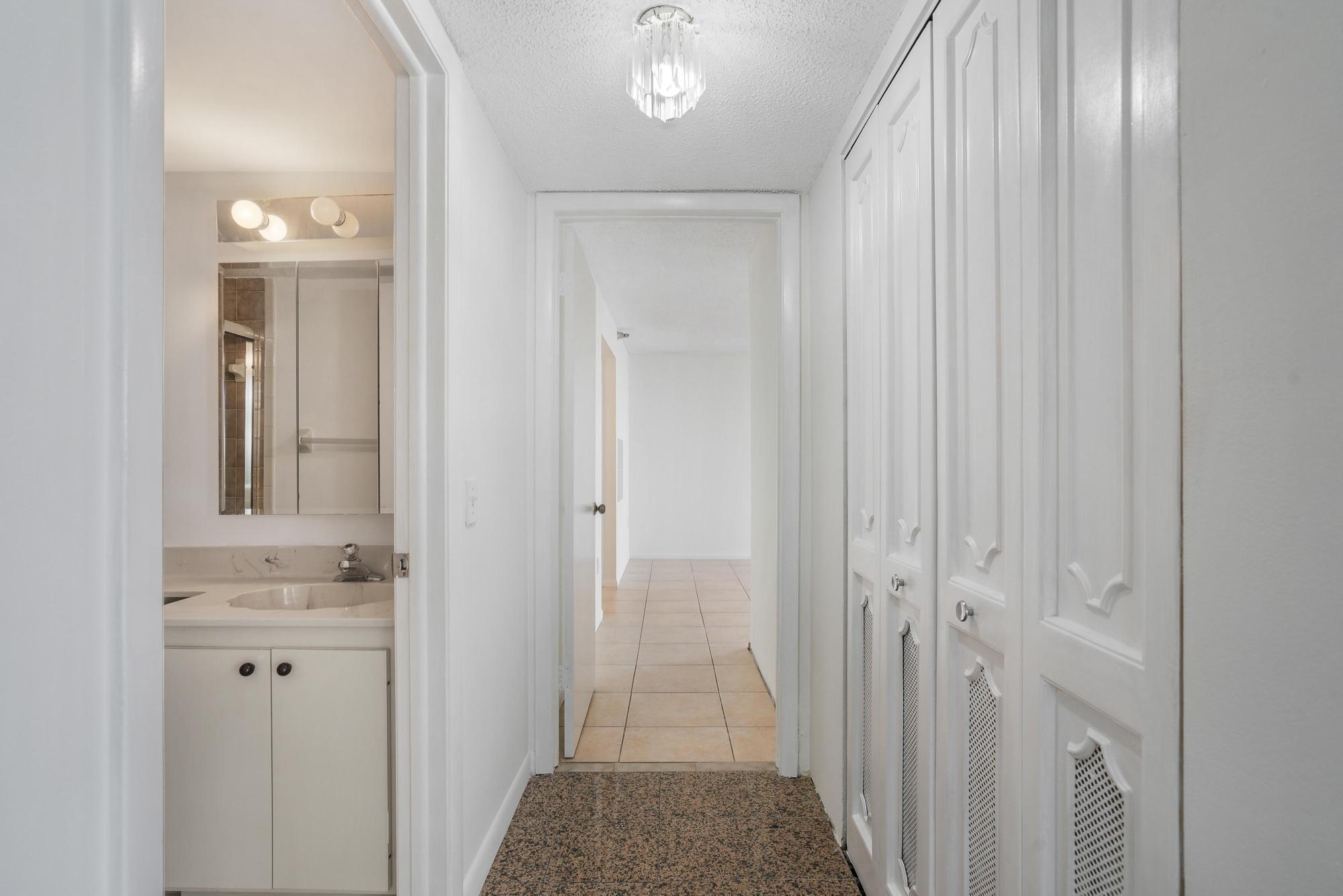 3200 Collins Avenue Unit: 2-1