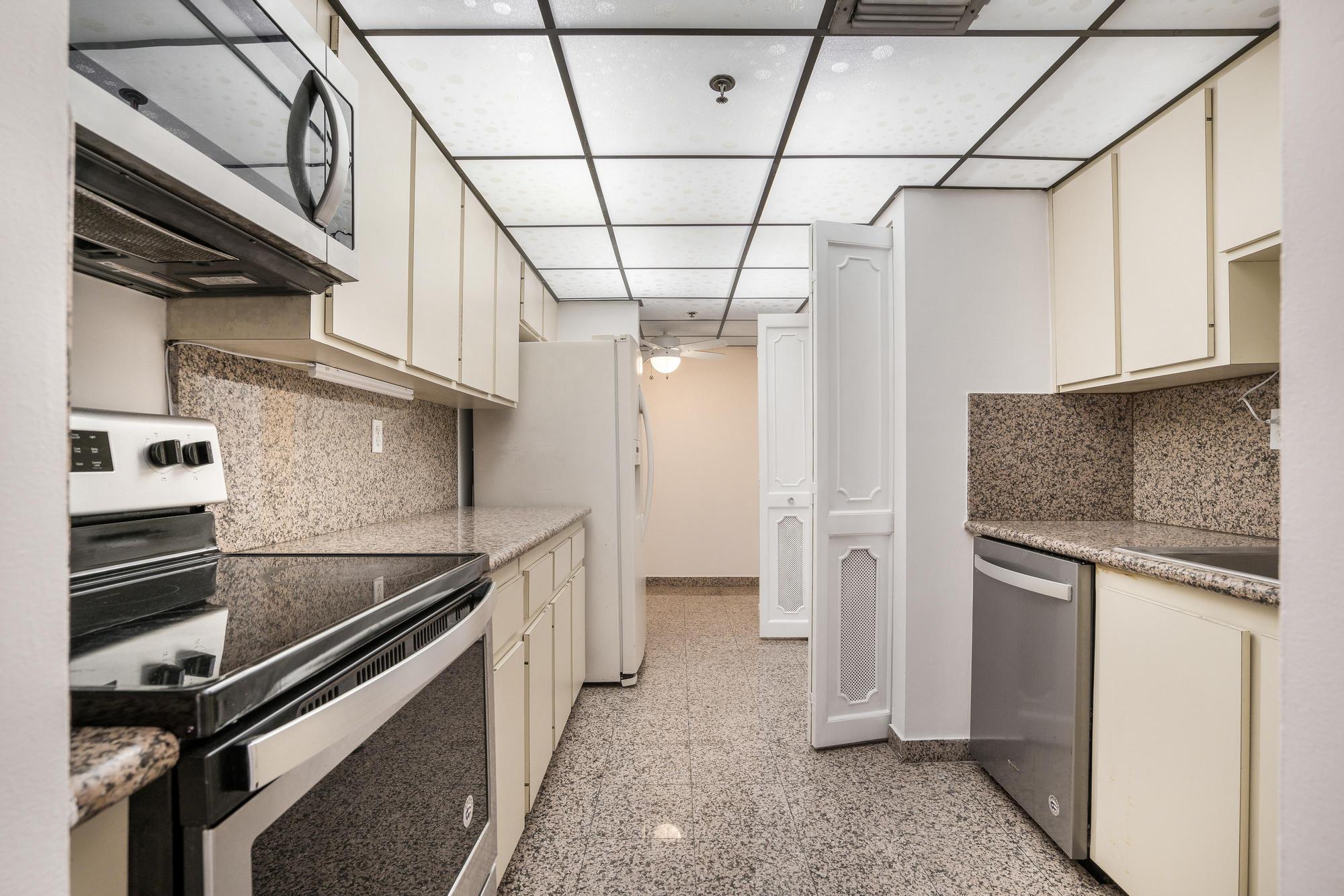 3200 Collins Avenue Unit: 2-1