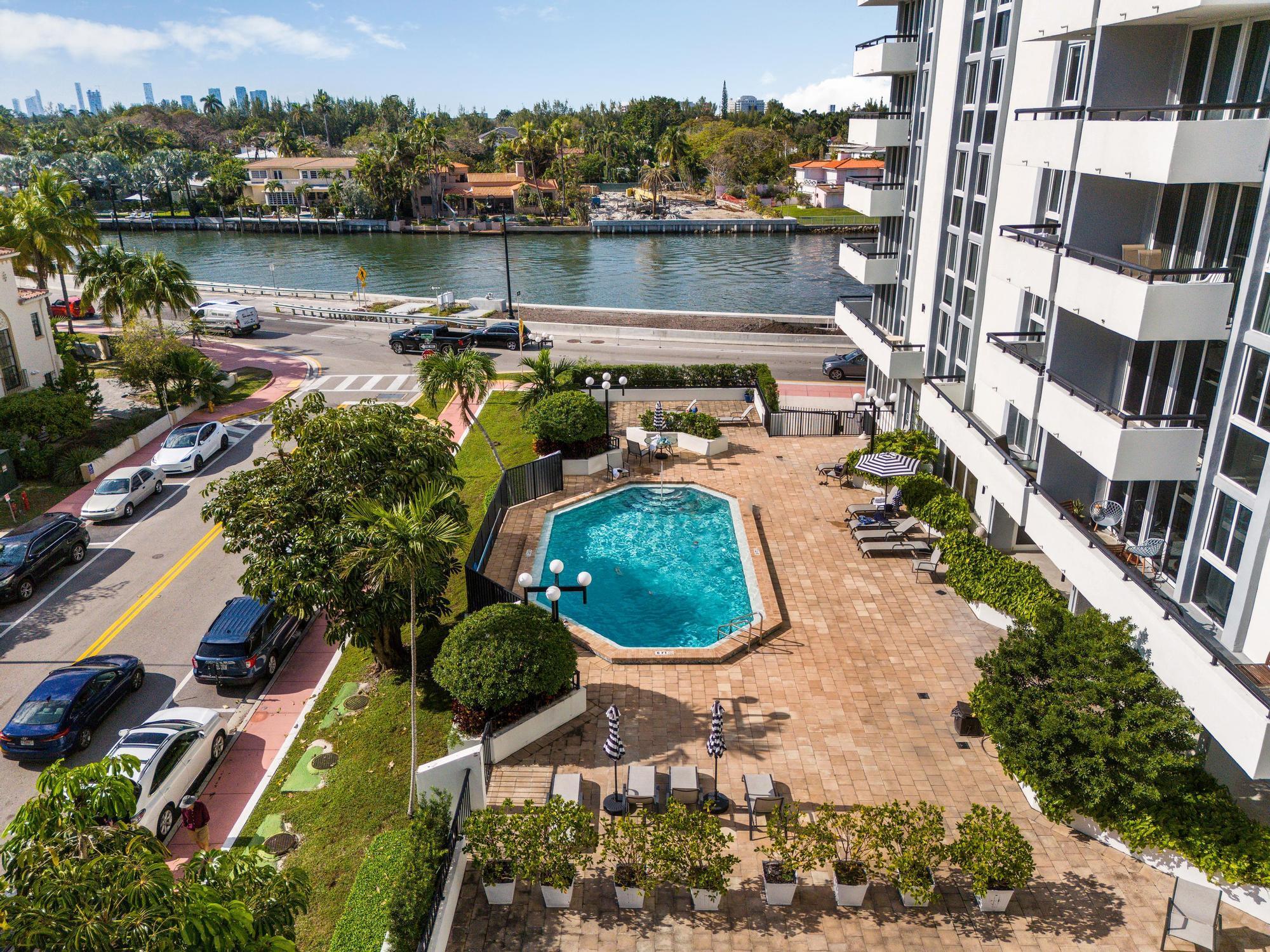 3200 Collins Avenue Unit: 2-1