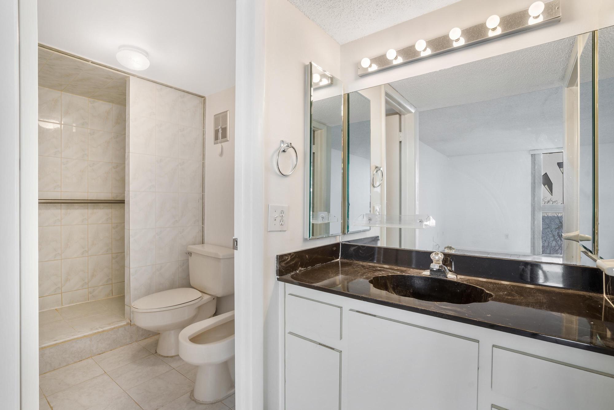 3200 Collins Avenue Unit: 2-1