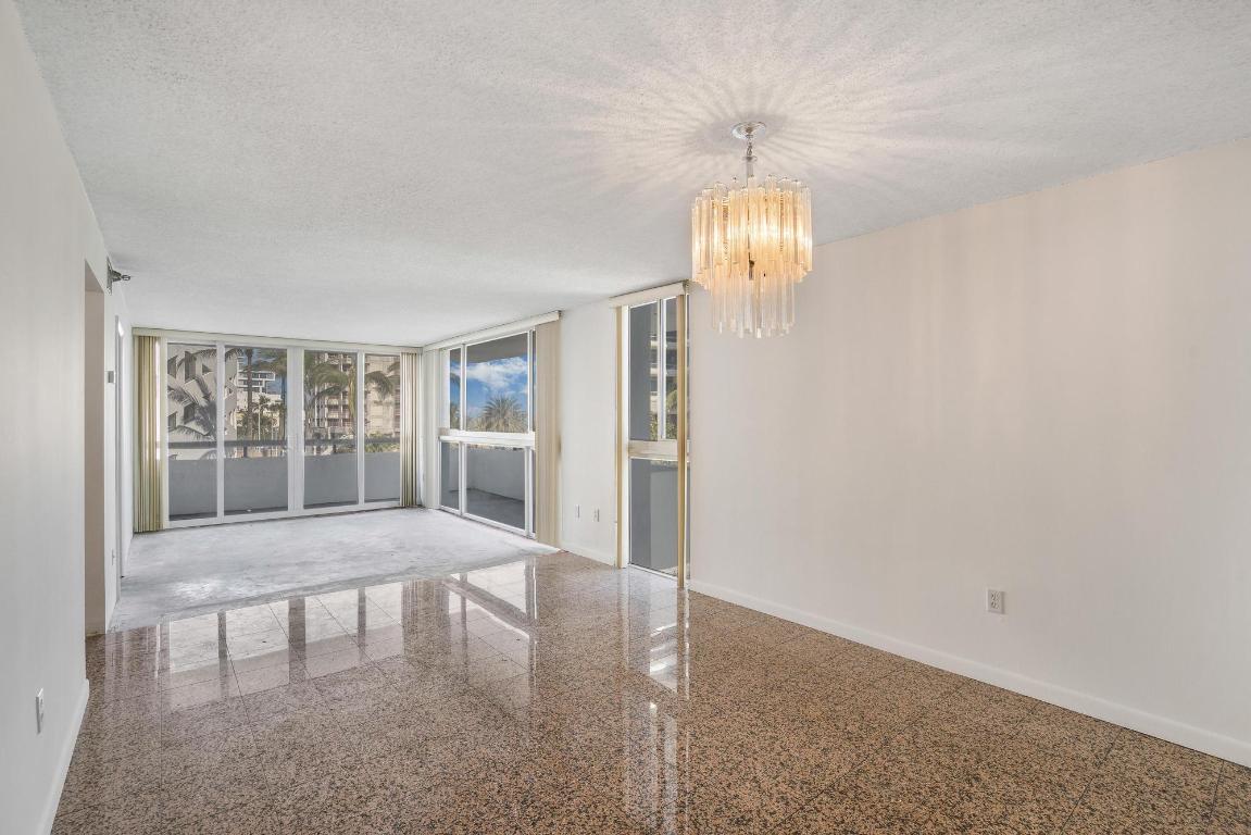 3200 Collins Avenue Unit: 2-1