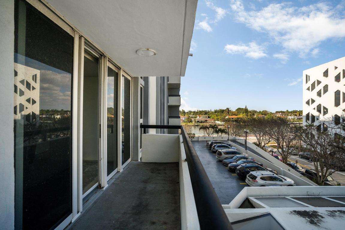 3200 Collins Avenue Unit: 2-1