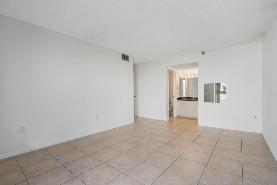 3200 Collins Avenue Unit: 2-1